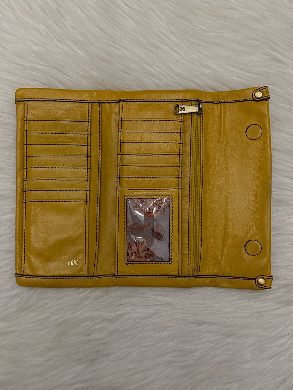 HOBO - INTERNATIONAL YELLOW SOFT LEATHER SADIE LONG WALLET MAGNETIC CLOSURE - Picture 3 of 16